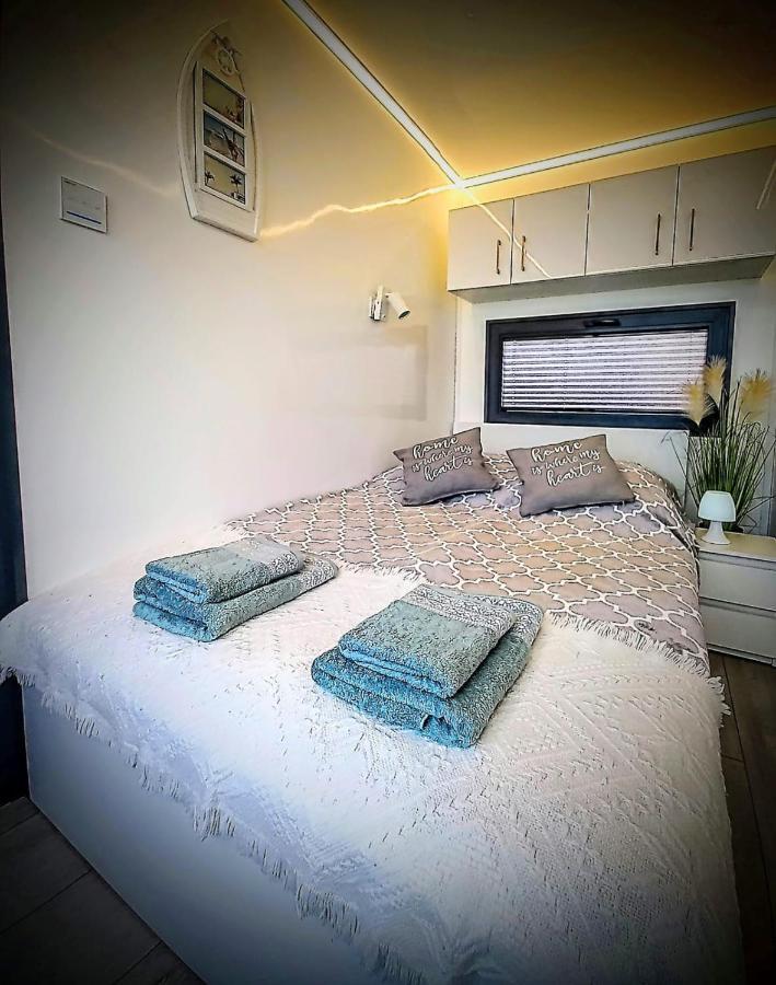 Houseboat Arka 1 - Domki Na Wodzie, Rower Wodny, Wifi, Parking Mielno  Ngoại thất bức ảnh